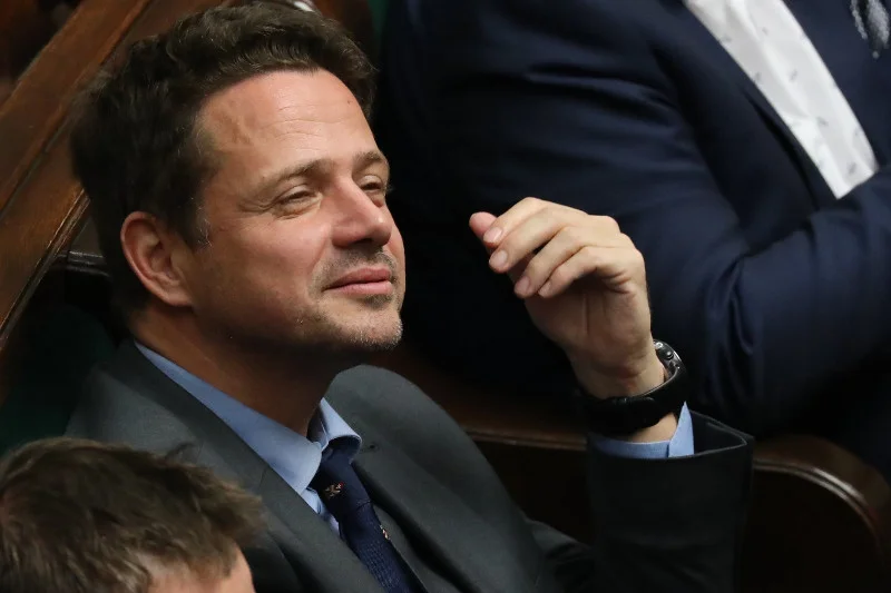 Właśnie rozpoczęło się meblowanie gabinetu nowego prezydenta Warszawy.
