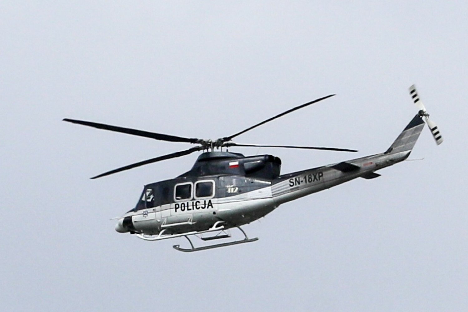 Policyjny helikopter. Zdjęcie ilustracyjne.