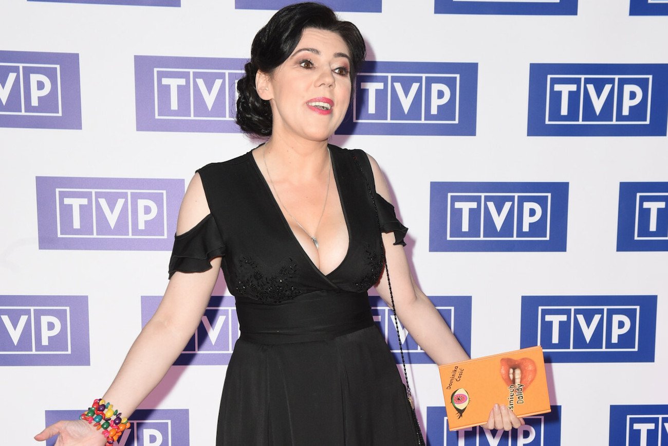 Według maila opublikowanego na stronie Poufna Rozmowa korespondentka TVP w Brukseli Dominika Ćosić radziła Mateuszowi Morawieckiemu, jak wykorzystać krytykę wokół spotu zachęcającego do wyborów.