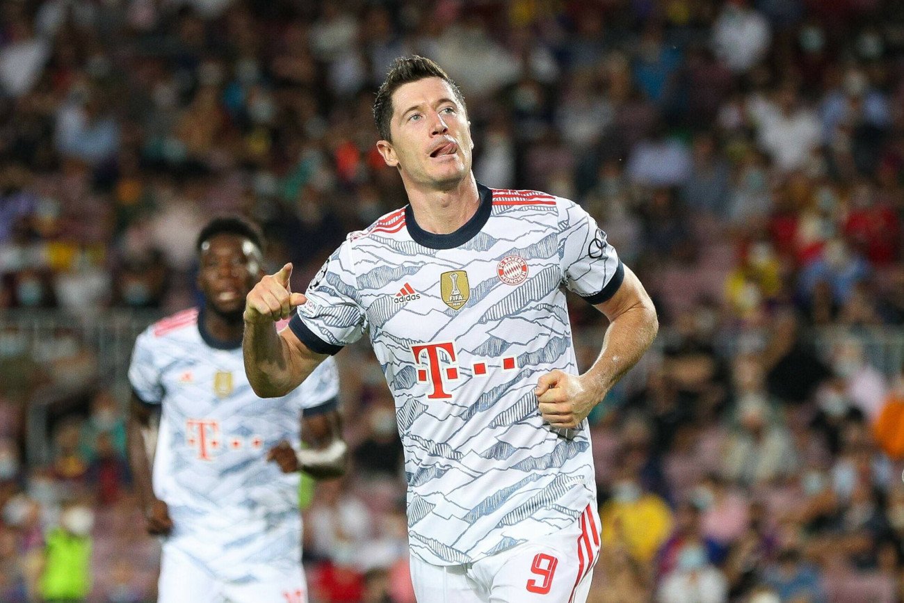 Robert Lewandowski ustrzelił dublet w zwycięskim wyjeździe Bayernu Monachium, wygranym 3:0 z FC Barcelona.