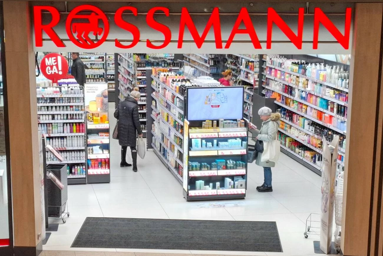 Nowa promocja w Rossmannie: Kosmetyki L’Oreal i Maybelline z prezentem Nowa promocja w Rossmannie: Kosmetyki L’Oreal i Maybelline z prezentem