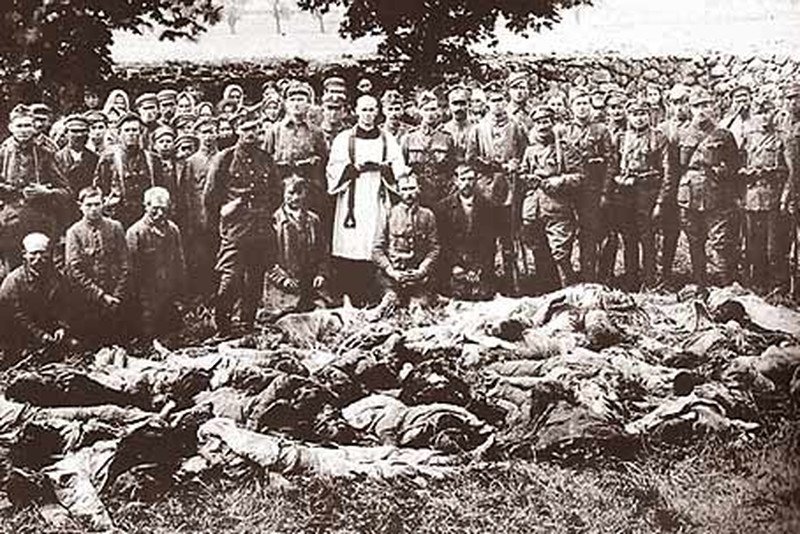 Polscy jeńcy zamordowani przez bolszewików.