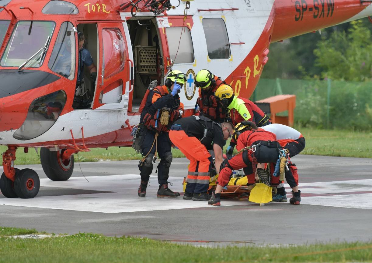 Tatry Wysokie. Turysta spadał z Rysów przez 100 metrów, ale przeżył