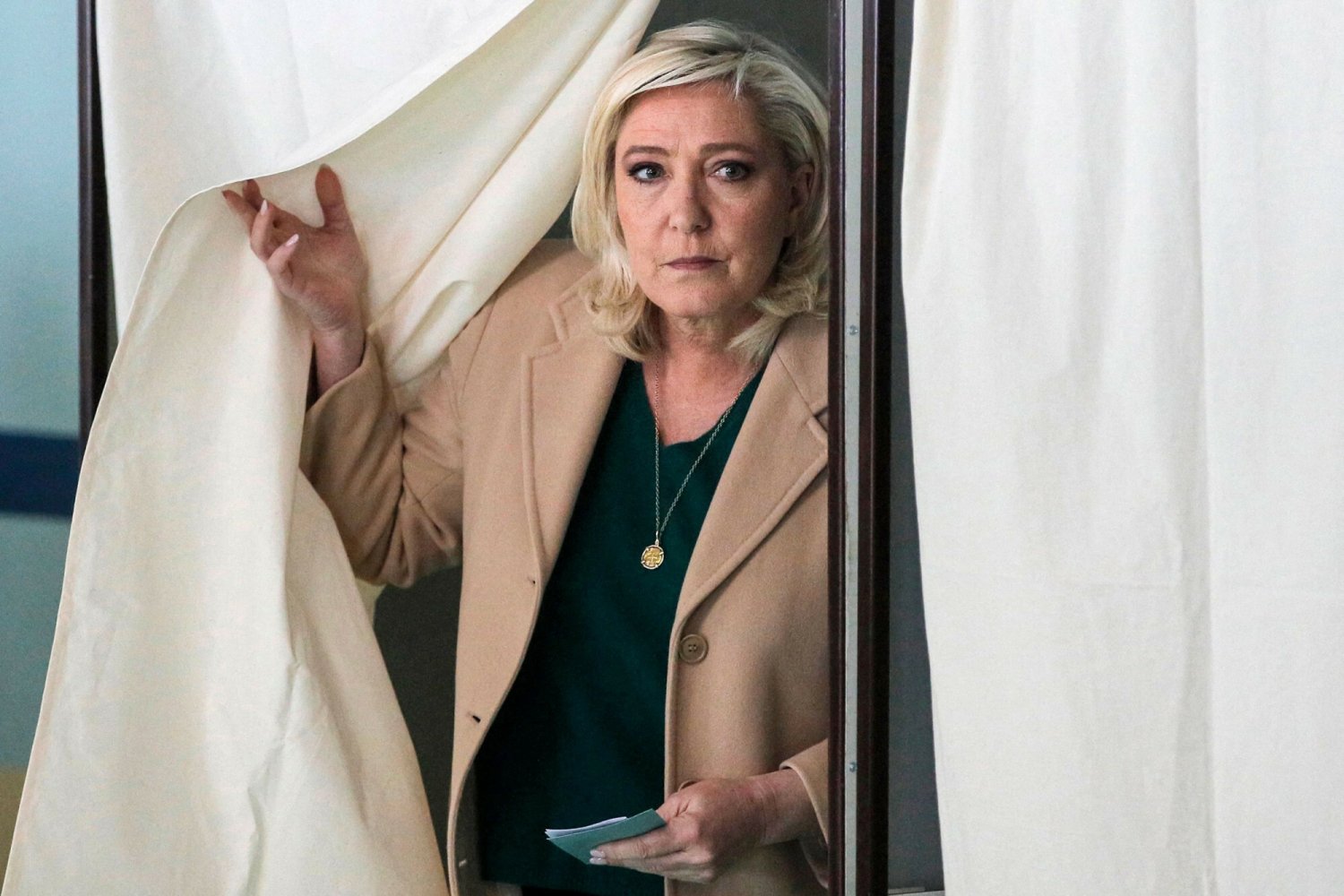 Kandydatka na prezydenta Francji Marine Le Pen oskarżana jest o defraudację