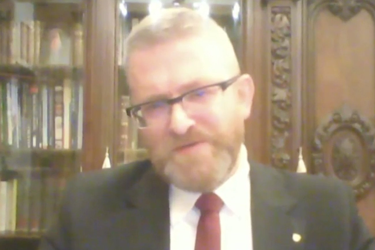 Grzegorz Braun po tym, jak wyrzucono go z debaty, zarzuca cenzurę Andrzejowi Stankiewiczowi.