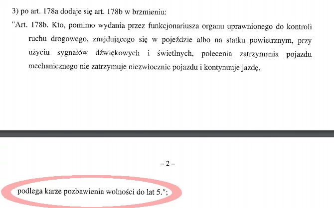 Kontrowersyjny przepis o karze do 5 lat więzienia za to, że ktoś nie zatrzyma się do policyjnej kontroli, znalazł się w projekcie ustawy o zmianie ustawy - Kodeks wykroczeń oraz niektórych innych ustaw