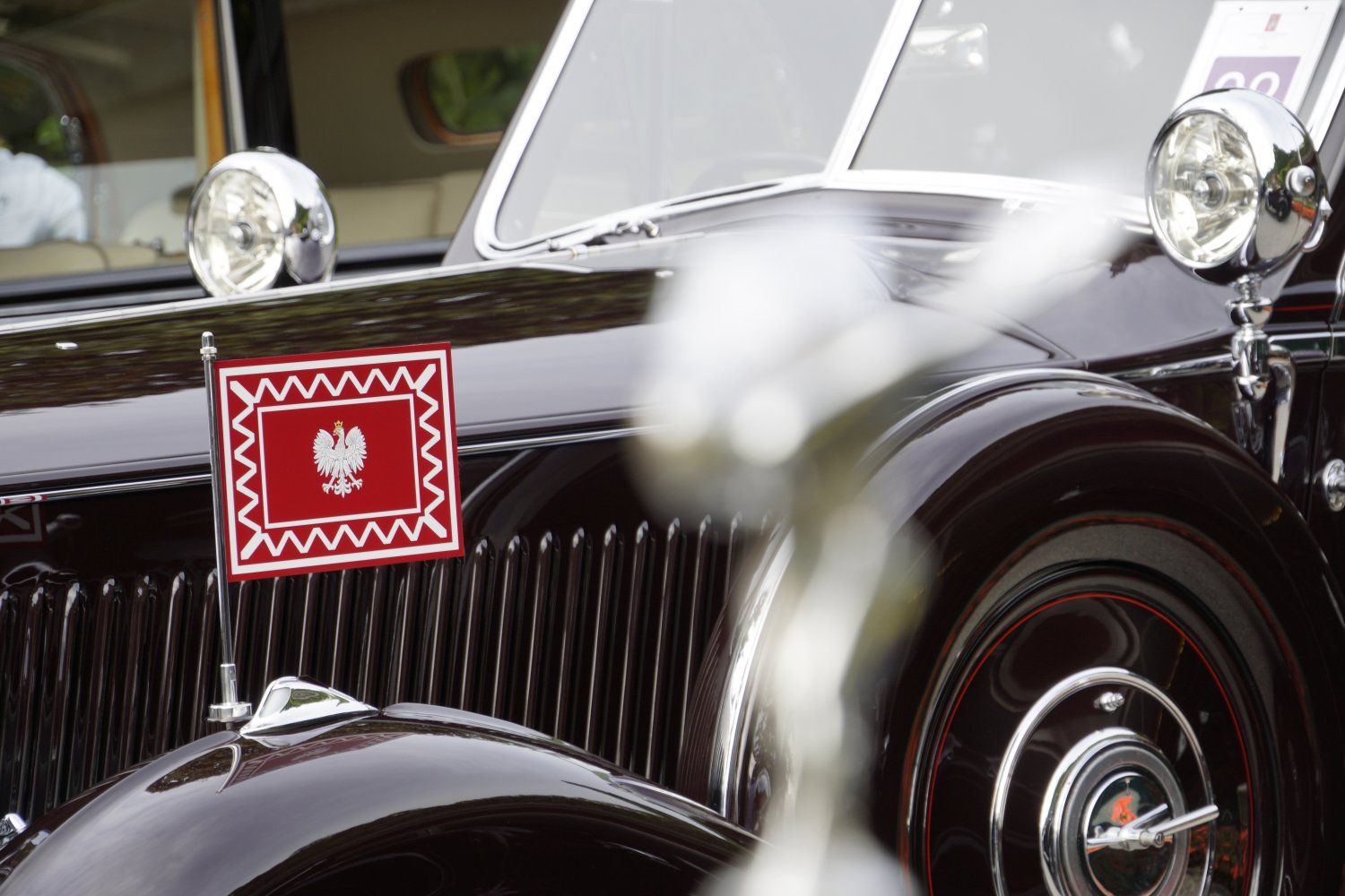 Fragment Rolls-Royce'a Phantom III Drophead Coupe z nadwoziem Vanvoorena