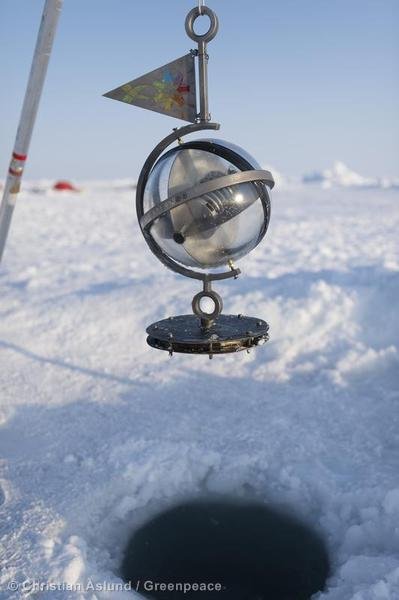 Greenpeace umieścił na biegunie północnym flagę dla przyszłości wraz z blisko 3 mln podpisów na rzecz utworzenia Arktycznego Sanktuarium Przyrody.