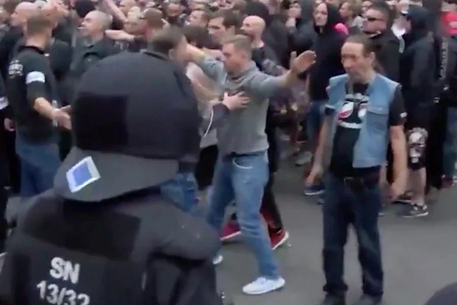 W Chemnitz podczas ulicznych starć z imigrantami zginął 35-letni Niemiec. Podejrzani o zabójstwo są Irakijczyk i Syryjczyk.