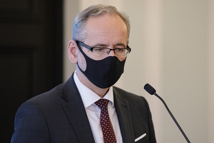 Niedzielski w swoim wpisie zapewniał o innowacyjności nowego programu. Nowy wpis na Twitterze Adama Niedzielskiego. Odpowiedź dr Pawła Grzesiowskiego.