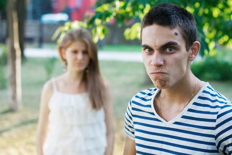 Podstawowa zasada męskiej przyjaźni brzmi "Nie umawiaj się z byłą dziewczyną swojego kumpla".