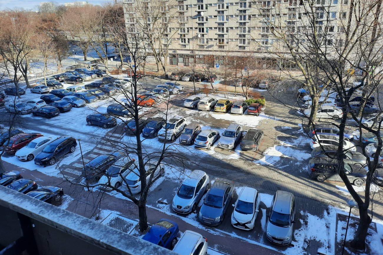 Tam, gdzie osiedla nie są strzeżone i nie ma podziemnych parkingów, dochodzi do sąsiedzkich wojen o miejsca parkingowe.