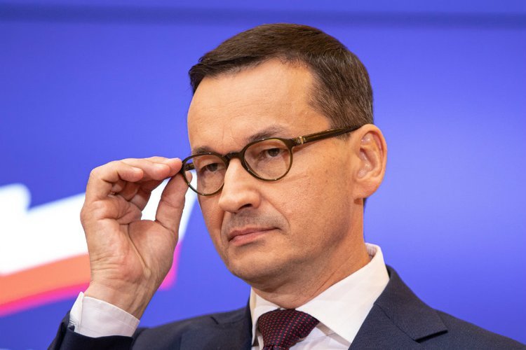Mateusz Morawiecki wspiera Jana Śpiewaka, który usłyszał wyrok skazujący w procesie o zniesławienie.