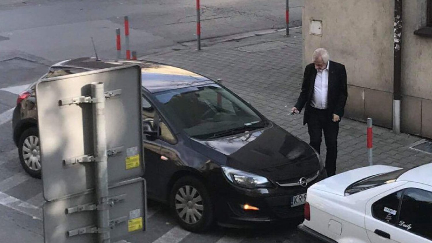 Wicemarszałek Sejmu Ryszard Terlecki nie popisał się parkowaniem.