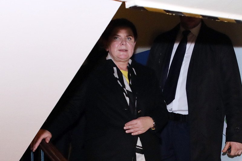 Ustępująca premier Beata Szydło dość szybko opuściła siedzibę PiS przy ul. Nowogrodzkiej w Warszawie. Swoją dymisję najobszerniej skomentowała na Twitterze.