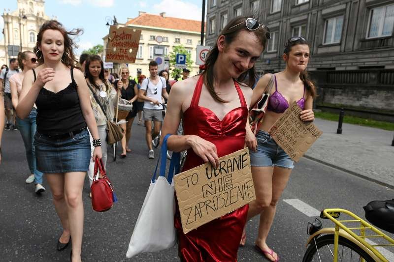 Jaś Kapela na Marszu Szmat. Bardziej szkodzi, niż pomaga kobietom?