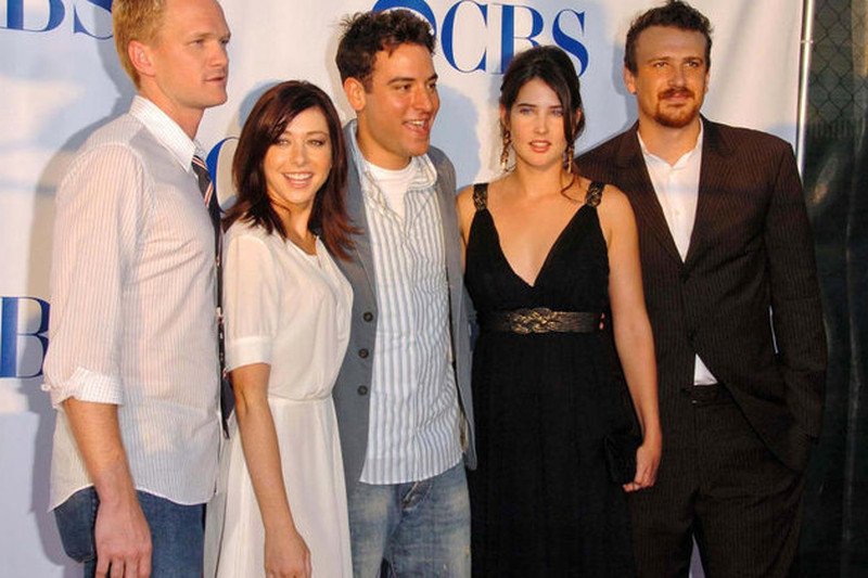 Główni bohaterowie serialu: Barney, Lilly, Ted, Robin i Marshall