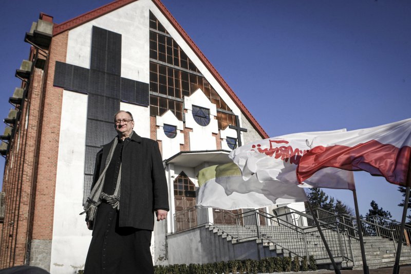 Dzięki instalacji na fasadzie kościoła parafia dba o przyrodę, ale i o kwestie ekonomiczne.