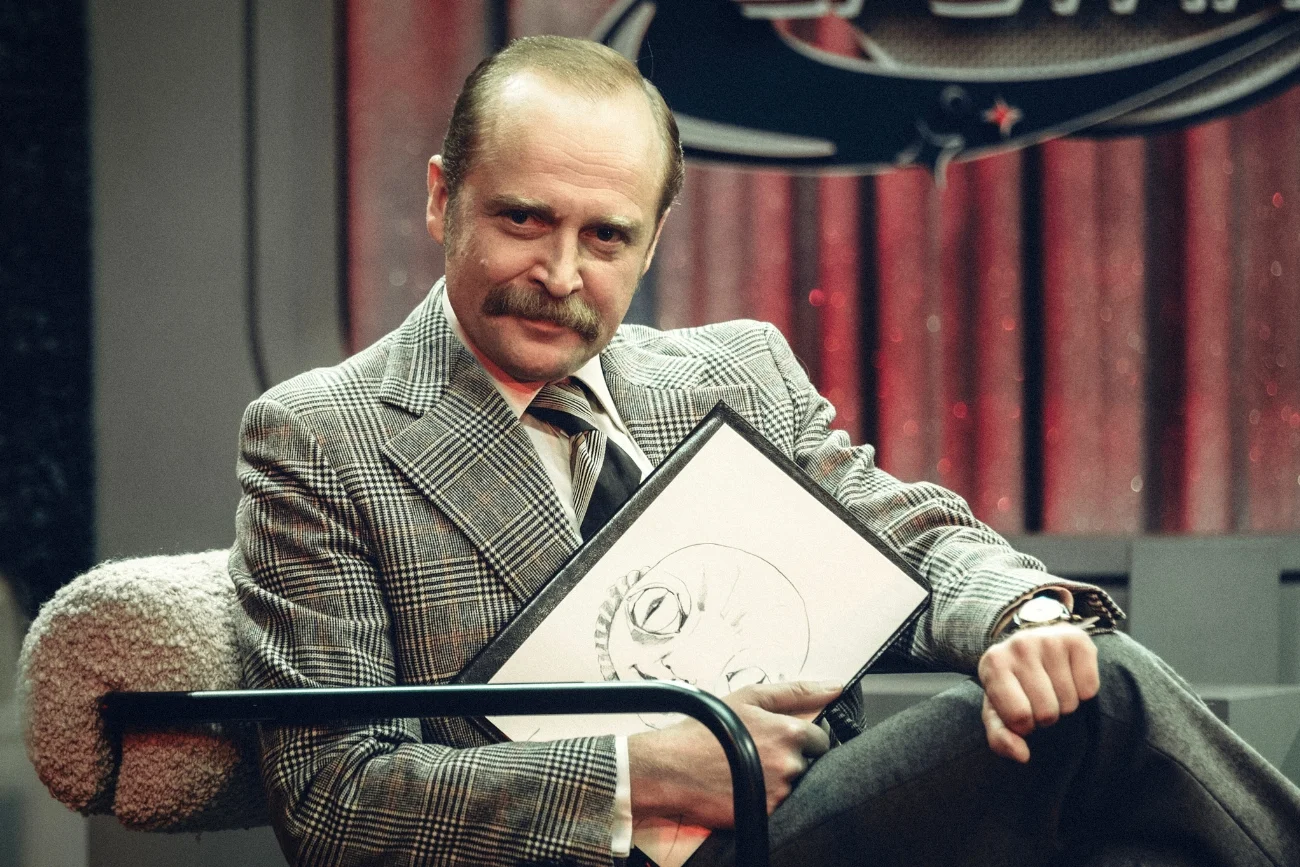 Polski serial o UFO, którego jeszcze nie było. Zwiastun przypomina "Misia" Barei Zwiastun serialu "Projekt UFO" z Adamczykiem. Zapowiada się hit Netflixa