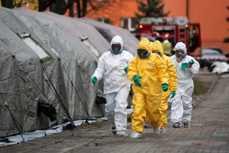 W zeszłym tygodniu w Niemczech wykrywano prawie 30 tys. zakażeń dziennie. Koronawirus. Niemcy przedłużają lockdown.