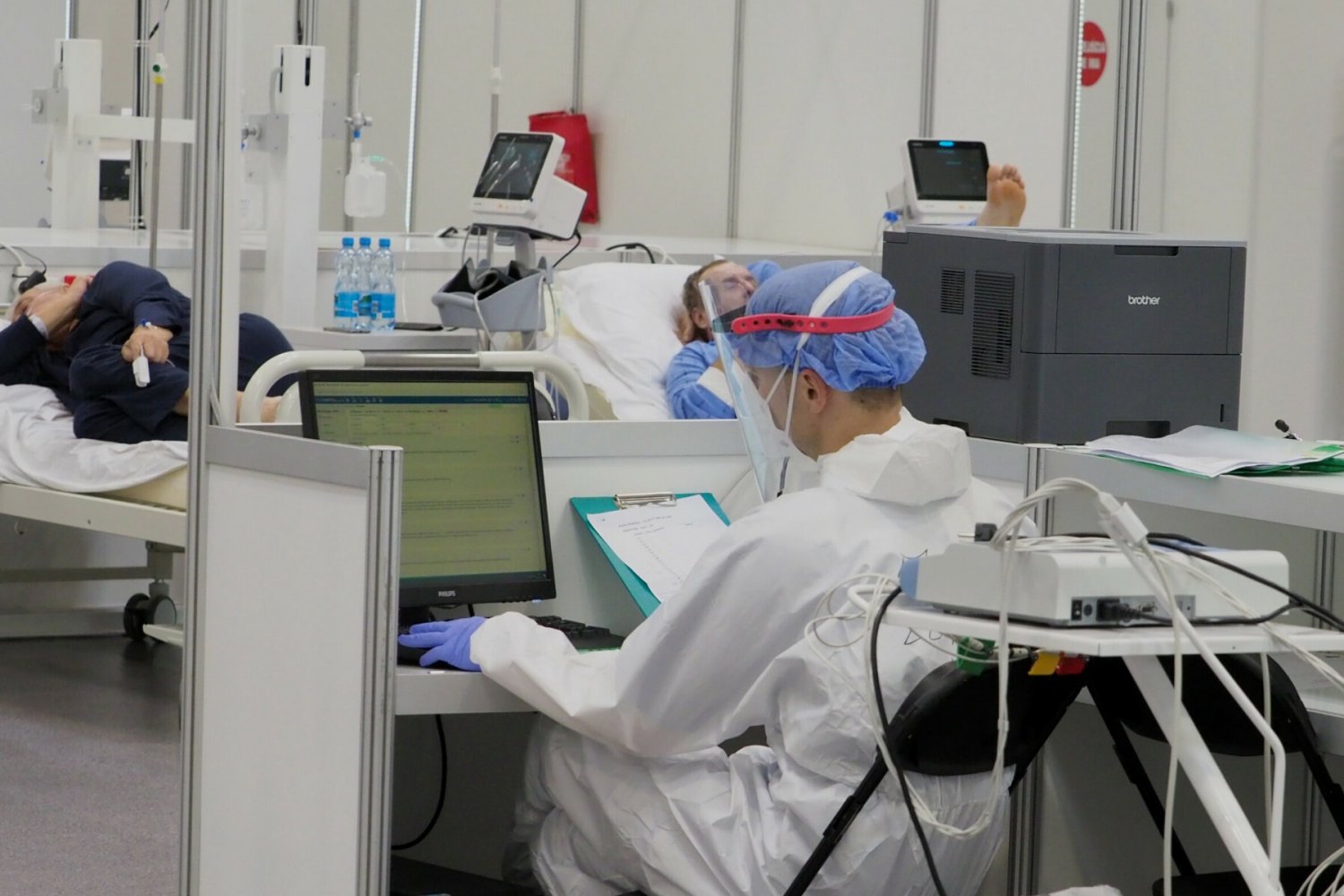 Jest nowy raport MZ o zakażeniach i zgonach. Znów bardzo wielu zmarłych.