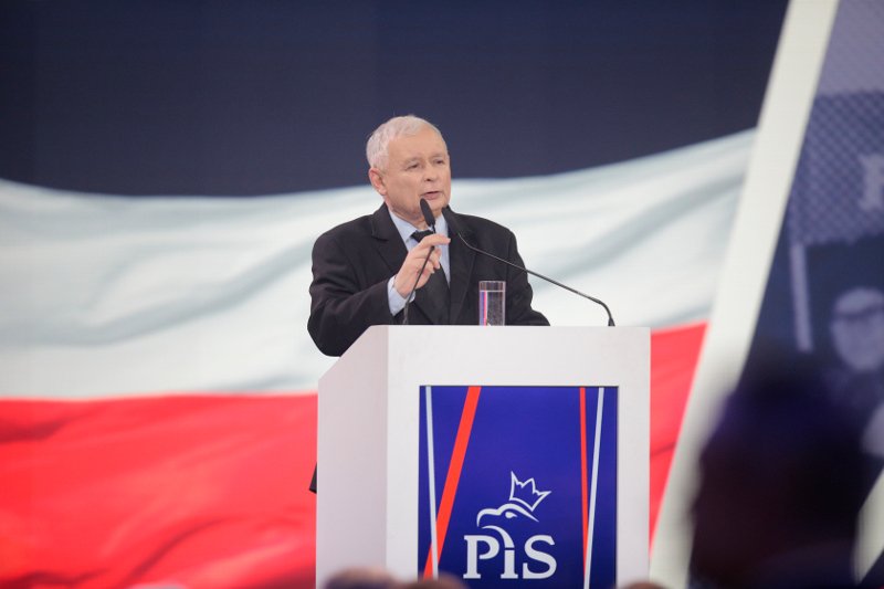 Obliczono, że nowe obietnice PiS będą kosztować grube miliardy złotych.