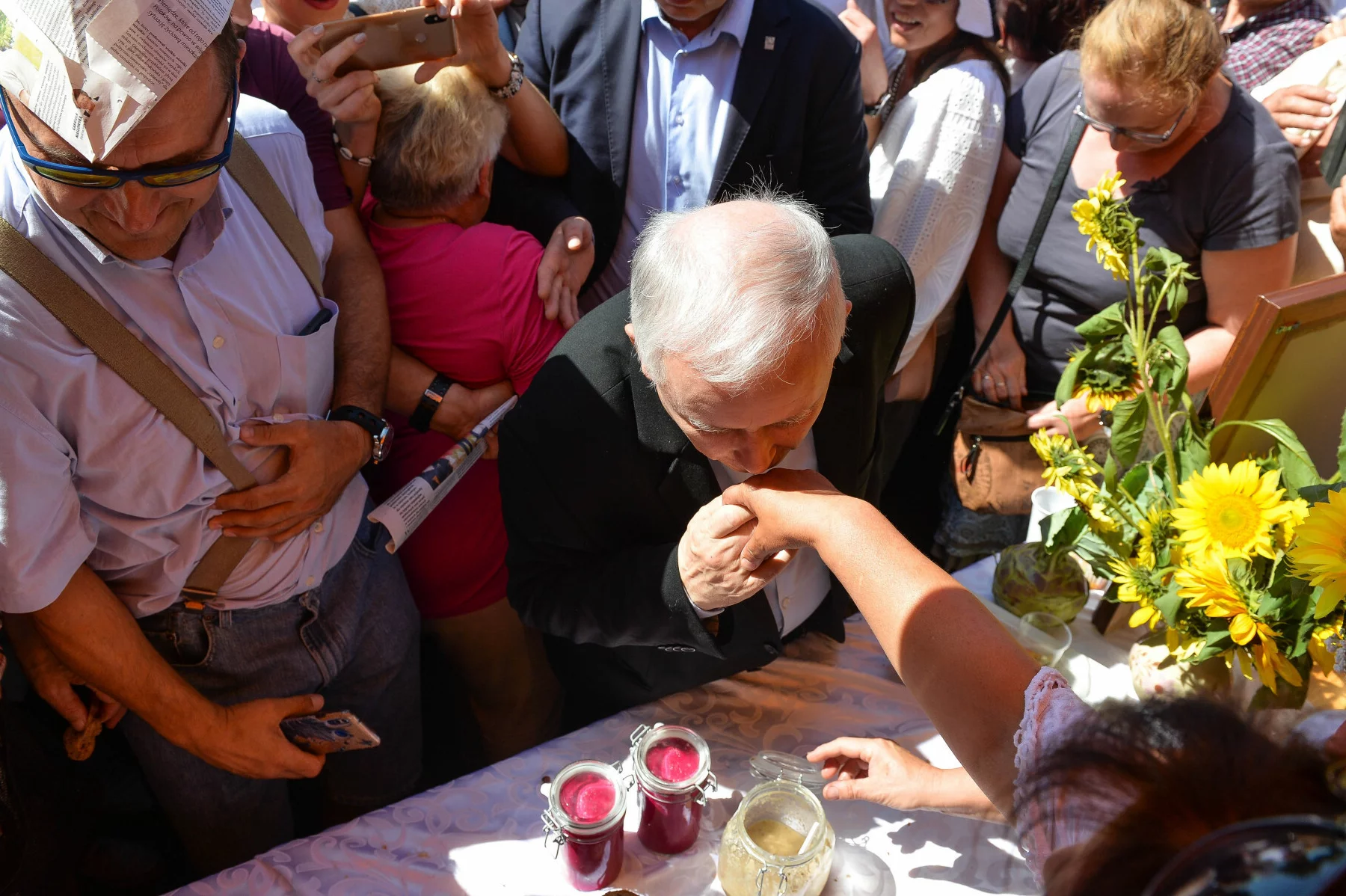 "Teraz nie będę się myła". Wyborcy Jarosława Kaczyńskiego zachwyceni.