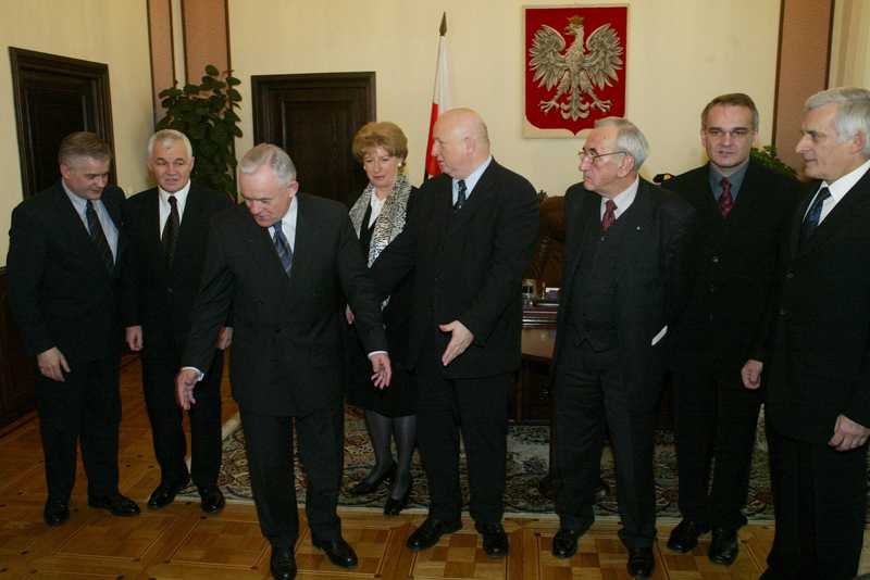 Byli premierzy spotykają się przy ważnych okazjach, chociaż są zapraszani coraz rzadziej.