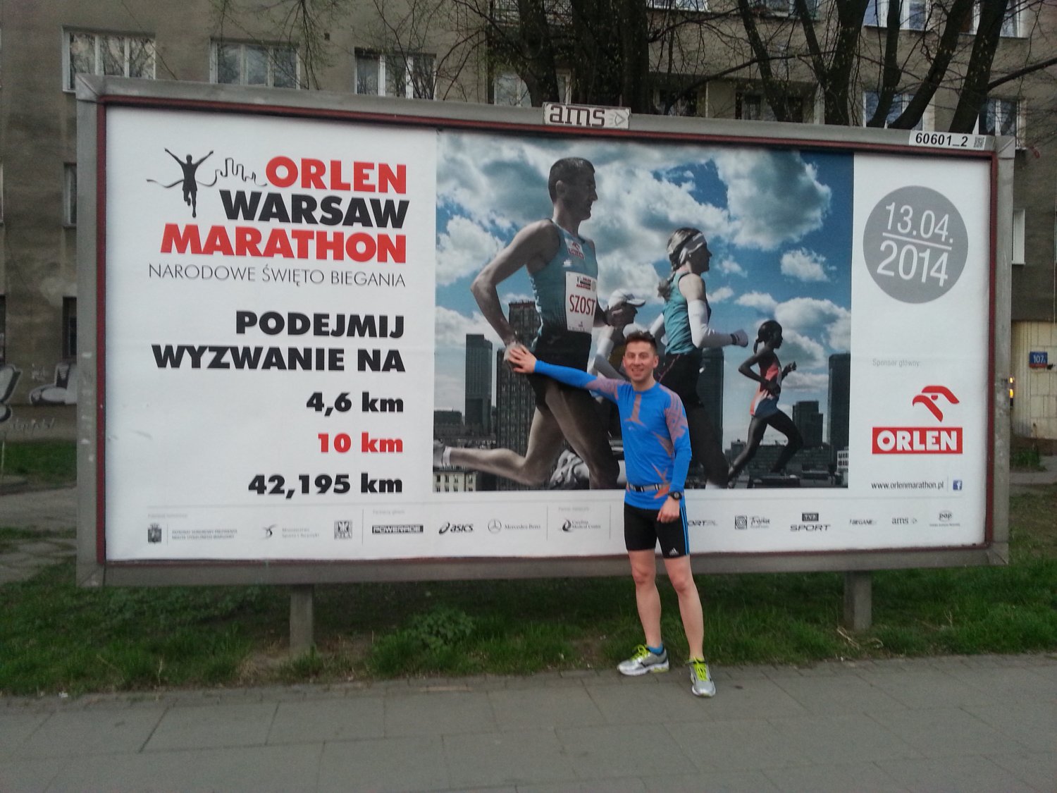 Niedoszły maratończyk pozdrawia utytułowanego.