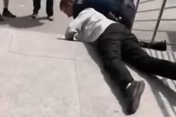 Łukasz Sz. miał zdjęcia z wieloma prominentnymi politykami "dobrej zmiany": Beatą Szydło, Mateuszem Morawieckim, Patrykiem Jakim czy Jadwigą Emilewicz.