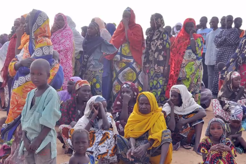 Bojownicy Boko Haram wycofując się z miasta Damasak porwali ponad 500 młodych kobiet i dzieci.