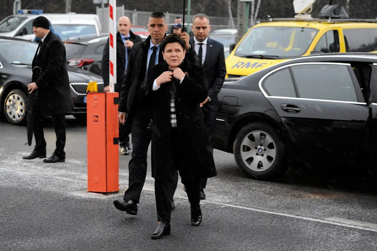Beata Szydło dalej nie wie, jaki będzie finał śledztwa.