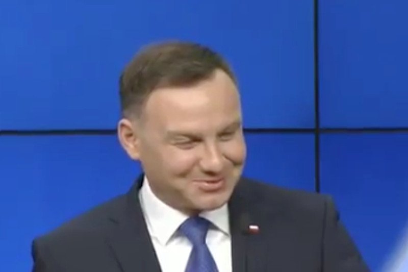 Wyraźnie rozbawiony prezydent.