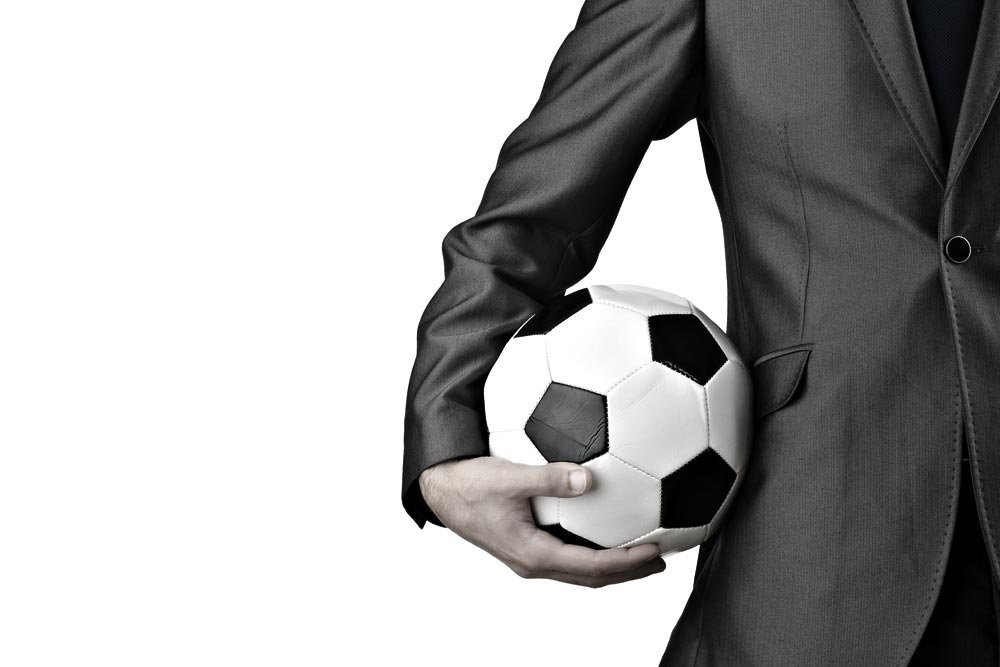 Z piłki nożnej żyją nie tylko zawodnicy, trenerzy, ale też menedżerowie