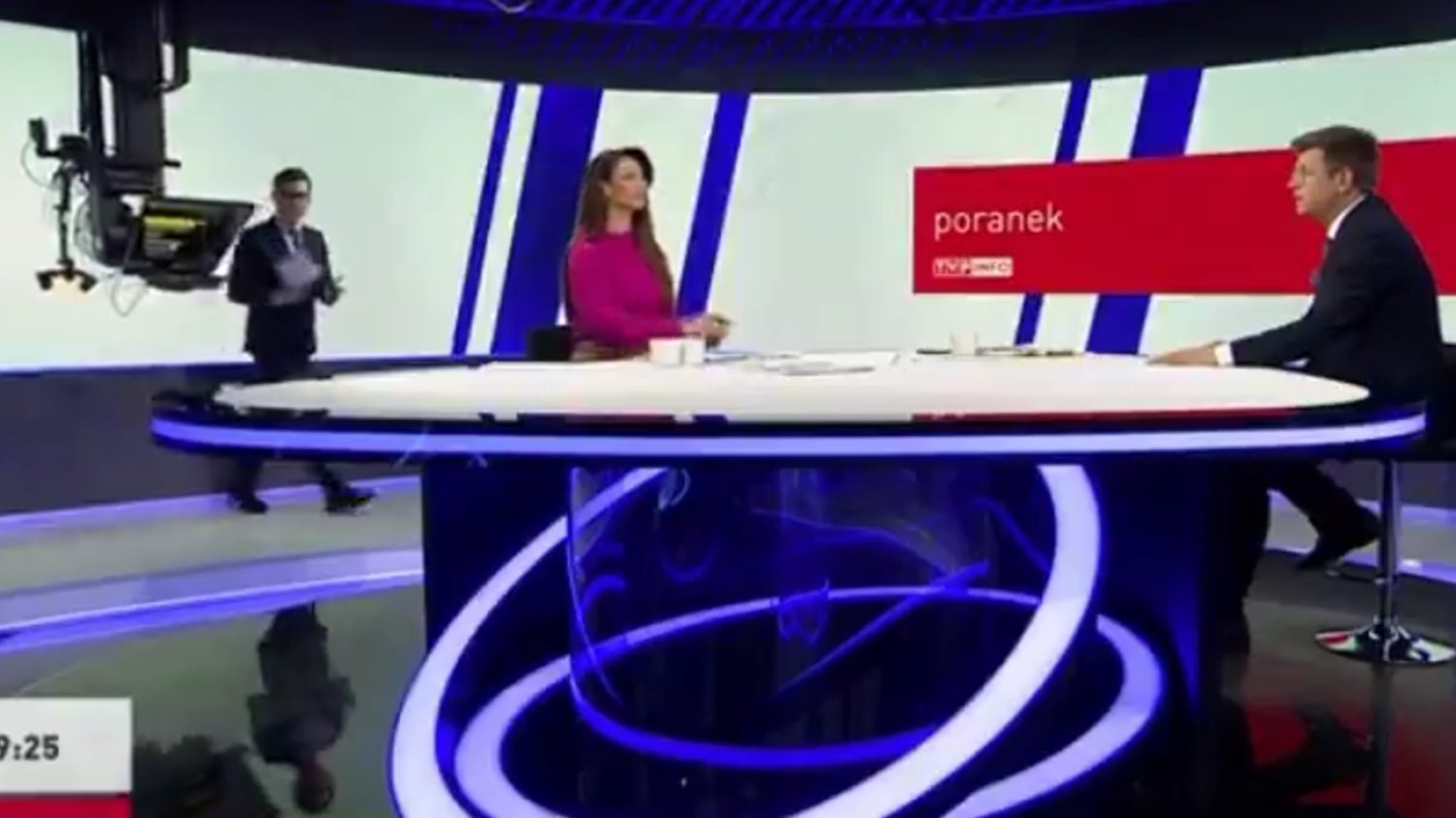 Prezenter TVP Info zaczął uciekać przed kamerą. Wpadka czy celowa akcja?