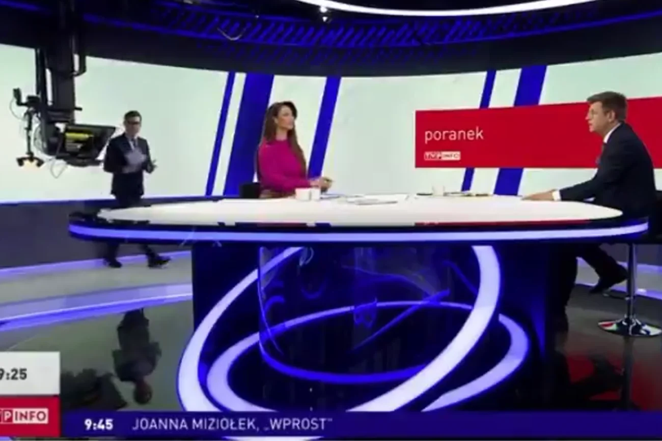 Prezenter TVP Info zaczął uciekać przed kamerą. Wpadka czy celowa akcja?