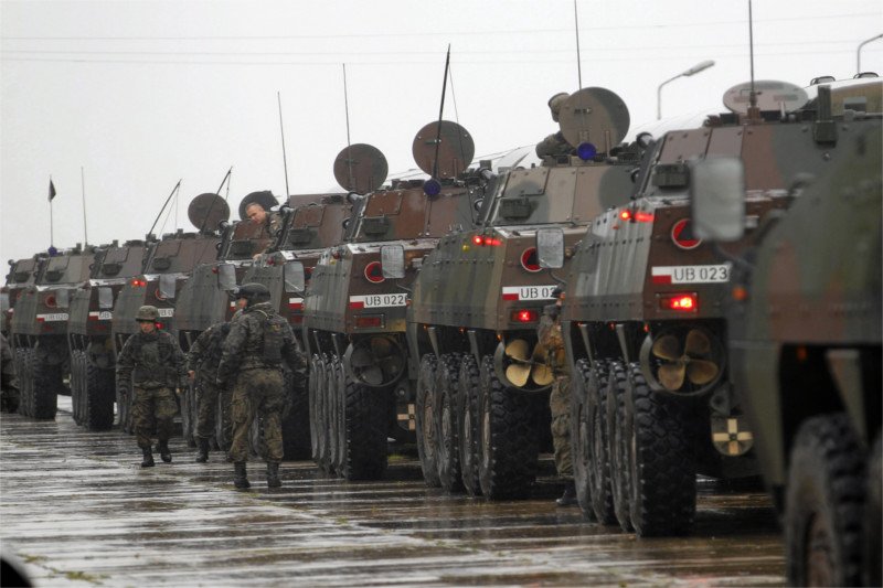 Do Warszawy zjechać mają m.in. Rosomaki.