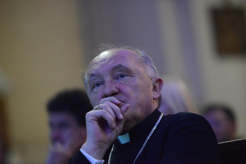 Kard. Kazimierz Nycz głosował w jednym z warszawskich lokali wyborczych.