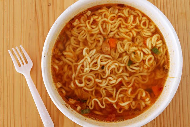 Zupka chińska została wymyślona przez Japończyka, a do Polski trafia głównie z Wietnamu.