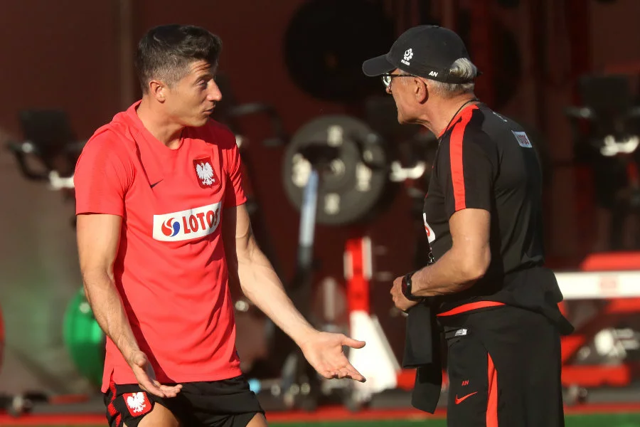 Robert Lewandowski zrzuca winę na kolegów? Niemieckie media nie mają wątpliwości, że tak jest.
