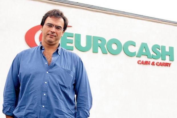 Luis Amaral, chce wygrać z Biedronką. Jego siłą są małe, lokalne sklepy.