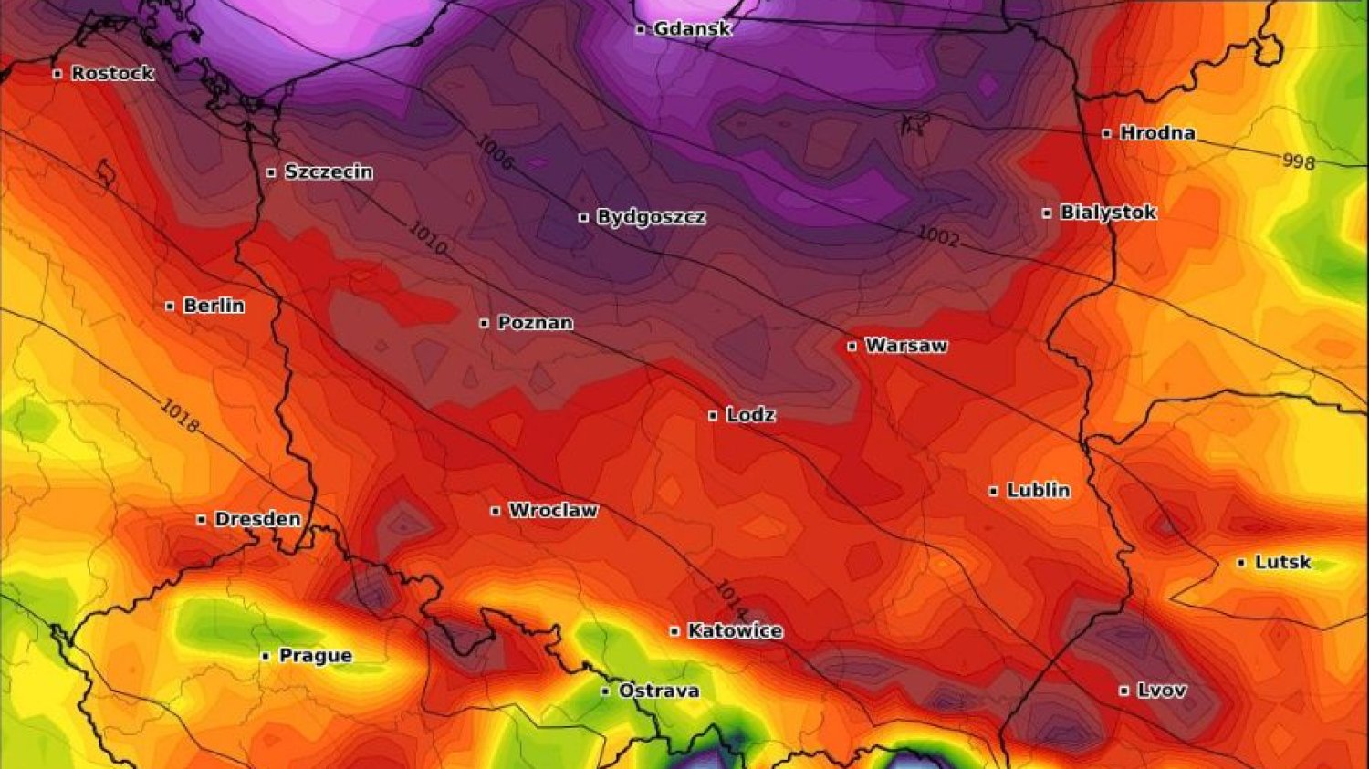 Prognoza pogody na piątek i weekend: huragan zmierza nad Polskę.