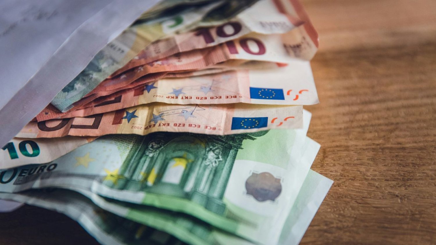 Ten kraj przyjął euro. Teraz mówią o "pełnym sukcesie". Ten kraj wprowadził euro. Teraz notuje wzrost płac i mówi o pełnym sukcesie.