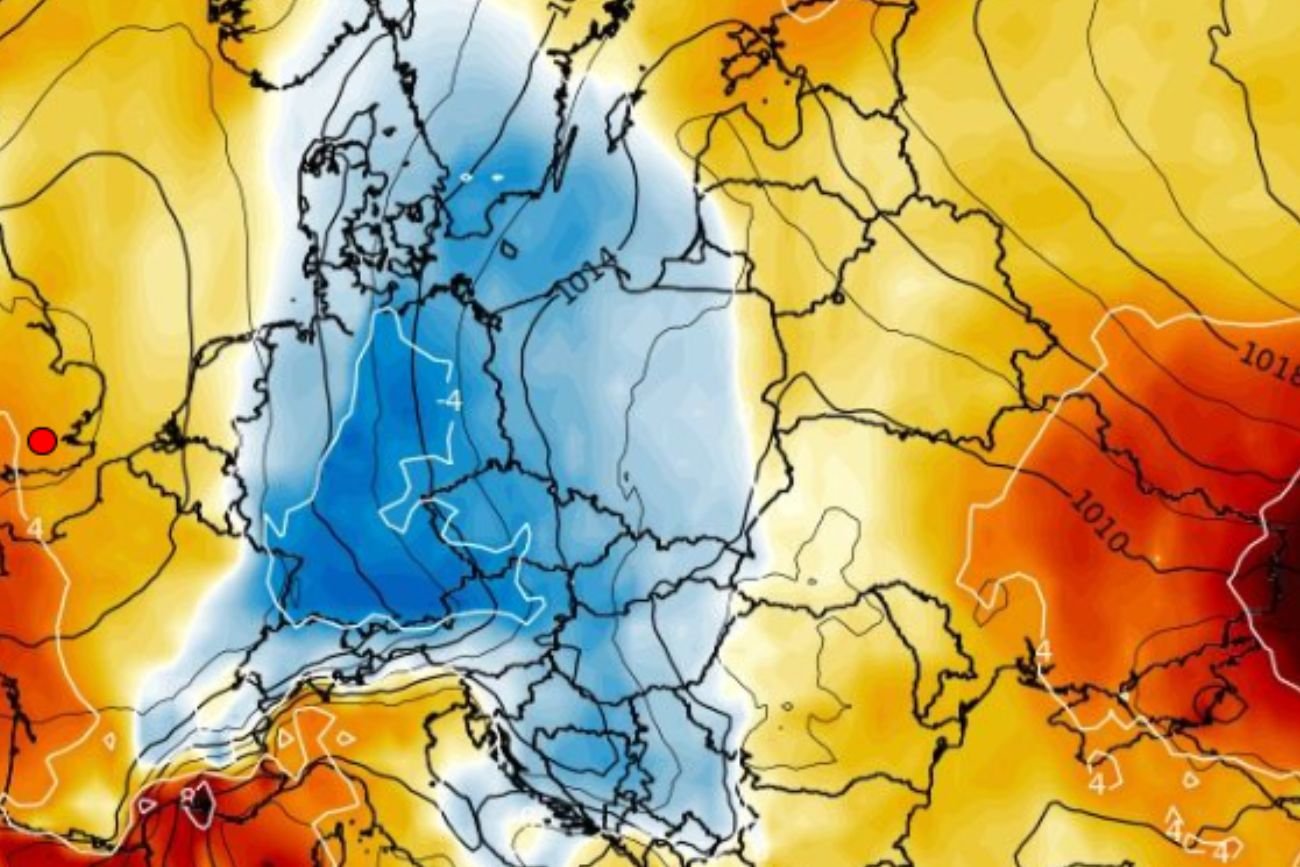 To ostatnie godziny słonecznej pogody. Już za chwilę nastąpi spora zmiana. Prognoza pogody na weekend. Polaków zamiast słońca czekają opady deszczu.