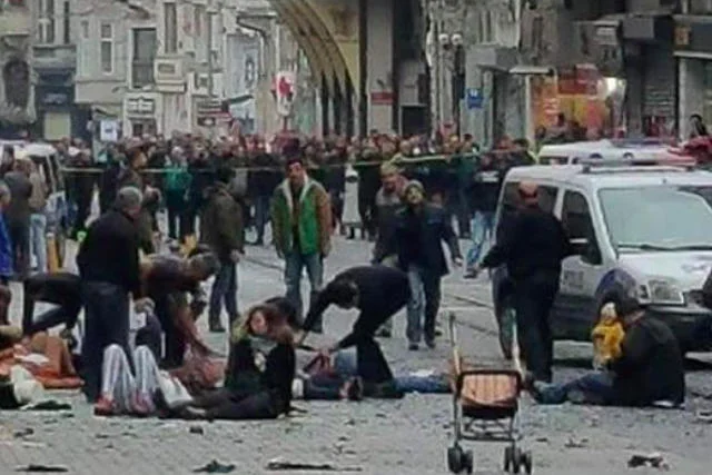 Ulica Istiklal po zamachu terrorystycznym.