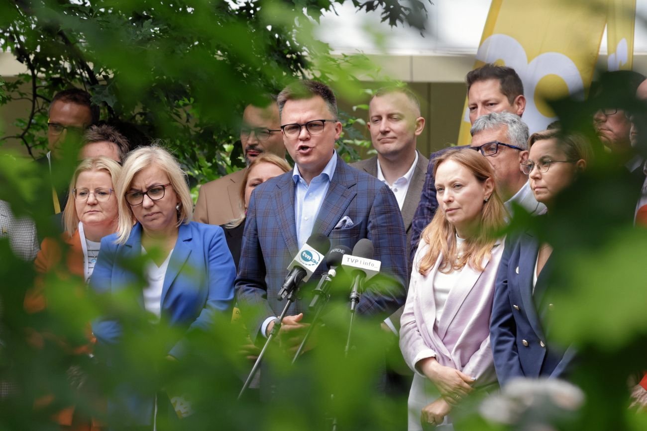 Kryzys w Polsce 2050. Politycy szukają drogi ucieczki od Hołowni. Kryzys w Polsce 2050. Kilkunastu polityków może odciąć się od Hołowni.