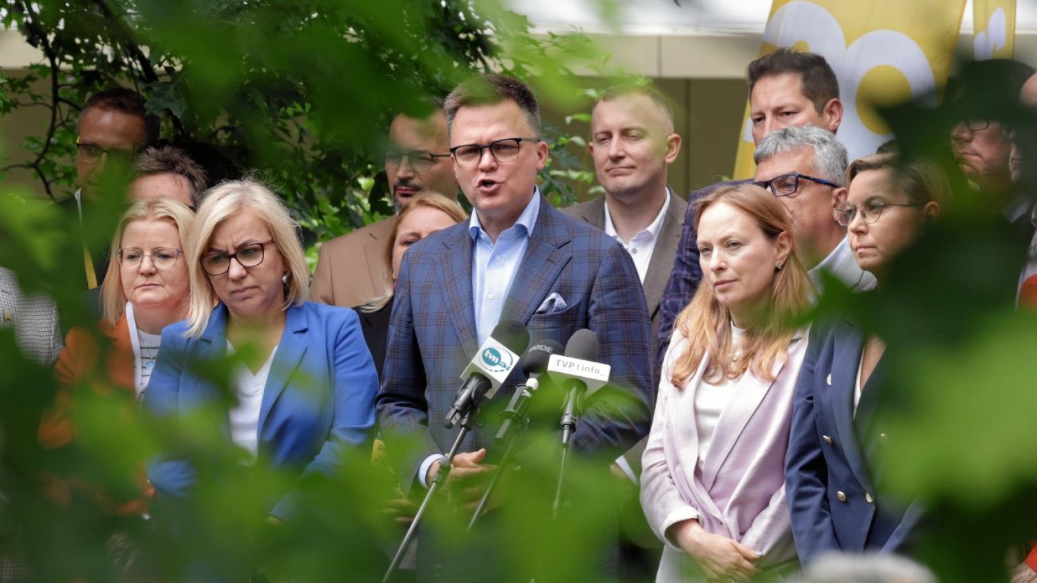 Kryzys w Polsce 2050. Politycy szukają drogi ucieczki od Hołowni. Kryzys w Polsce 2050. Kilkunastu polityków może odciąć się od Hołowni.