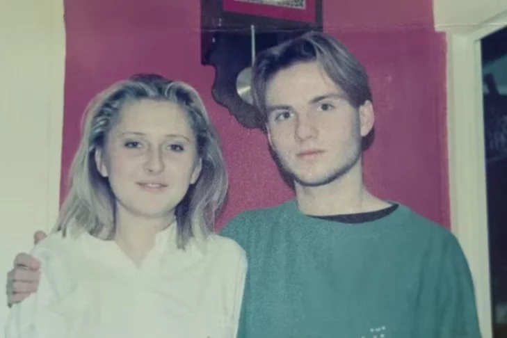 Andrzej Duda na fotografii z młodości razem ze swoją przyszłą żoną, Agatą Kornhauser-Dudą. Andrzej Duda razem z żoną Agatą Kornhauser-Dudą na zdjęciu z młodości.