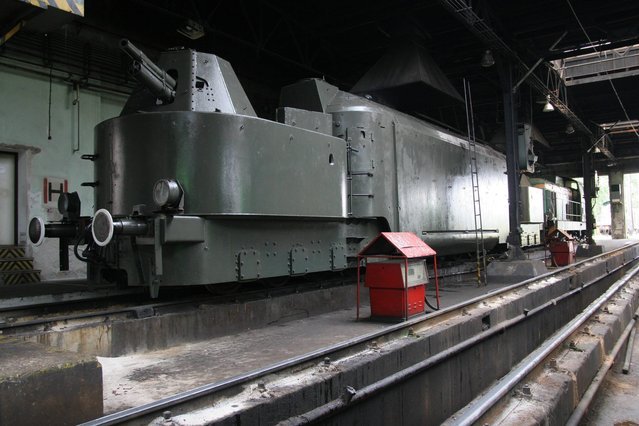 Tak może wyglądać odnaleziony pociąg. Na zdjęciu niemiecki pociąg pancerny z czasów II wojny światowej.