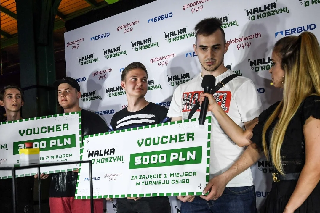 Zwycięzcą turnieju "Walka o Koszyki" został team "Paralitycy". Drugie miejsce zajął zespół "Hsmachine"